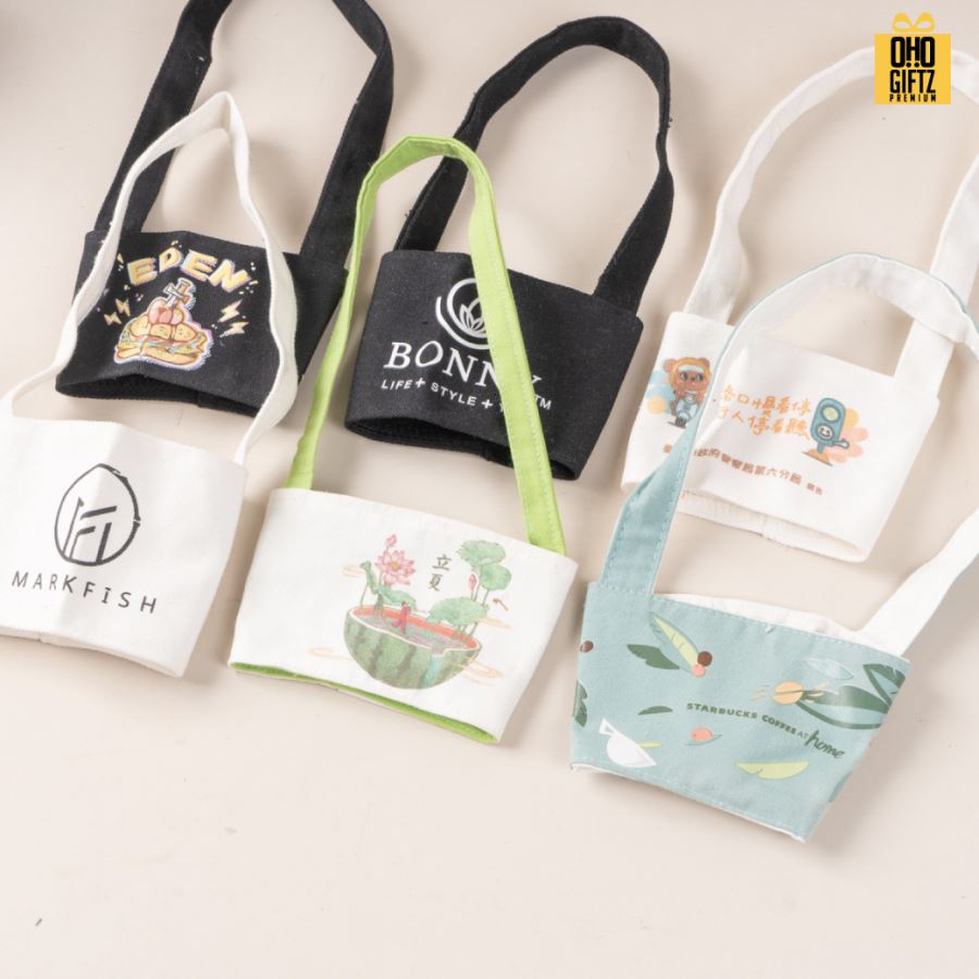 ปลอกผ้าหุ้มถ้วย มีสายถือ พิมพ์ไม่จำกัดสี สกรีนโลโก้ ทำเป็นของพรีเมี่ยม ของชำร่วย ของที่ระลึก