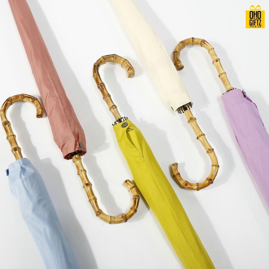 ร่มด้ามไม้ไผ่สไตล์วินเทจ สกรีนโลโก้ ทำเป็นสินค้าพรีเมี่ยม ของชำร่วย