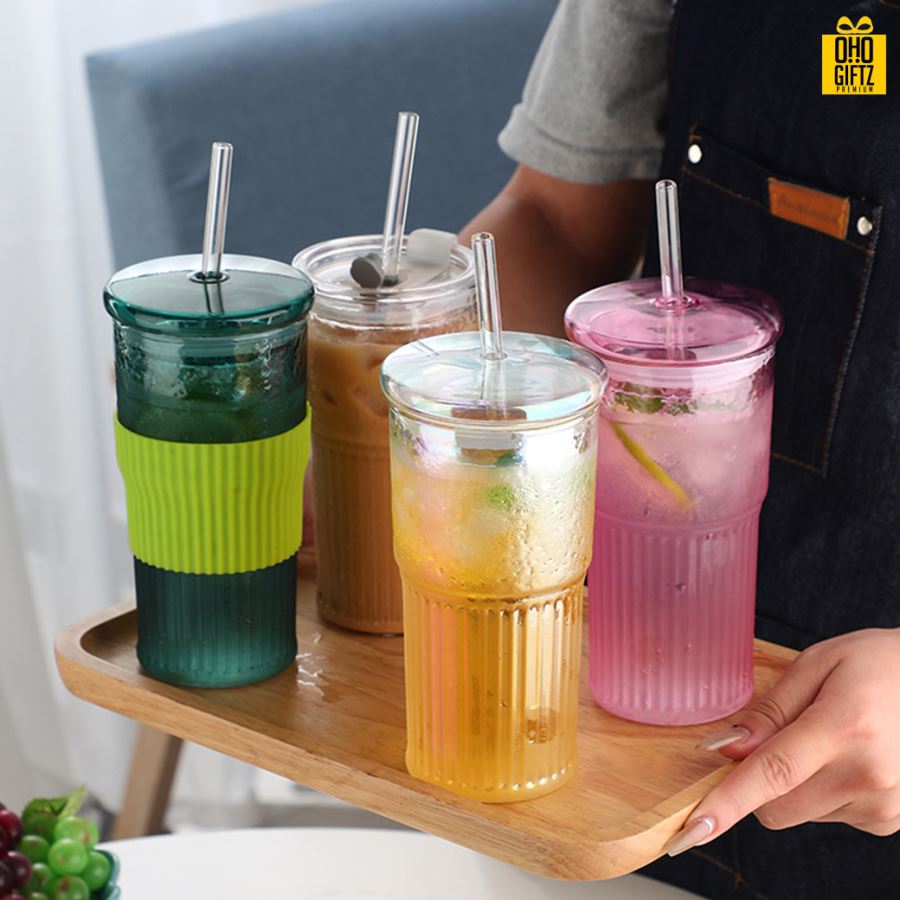 แก้วพร้อมหลอด สกรีนชื่อ สกรีนโลโก้ ทำเป็นของพรีเมี่ยมได้