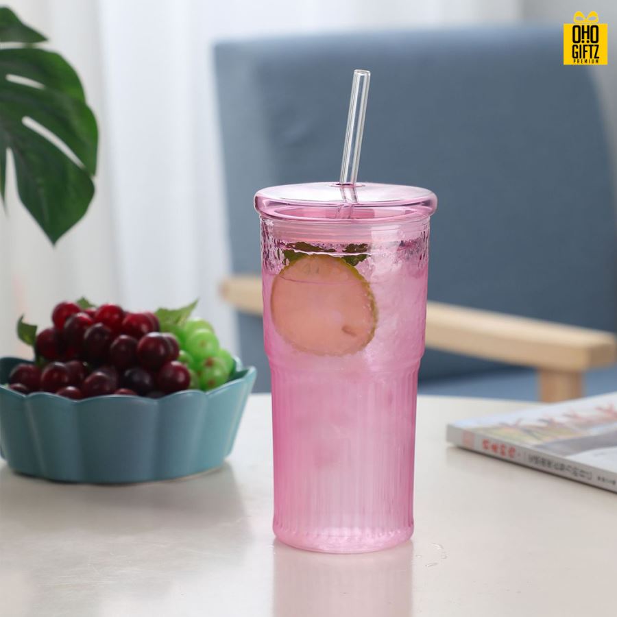 แก้วพร้อมหลอด สกรีนชื่อ สกรีนโลโก้ ทำเป็นของพรีเมี่ยมได้