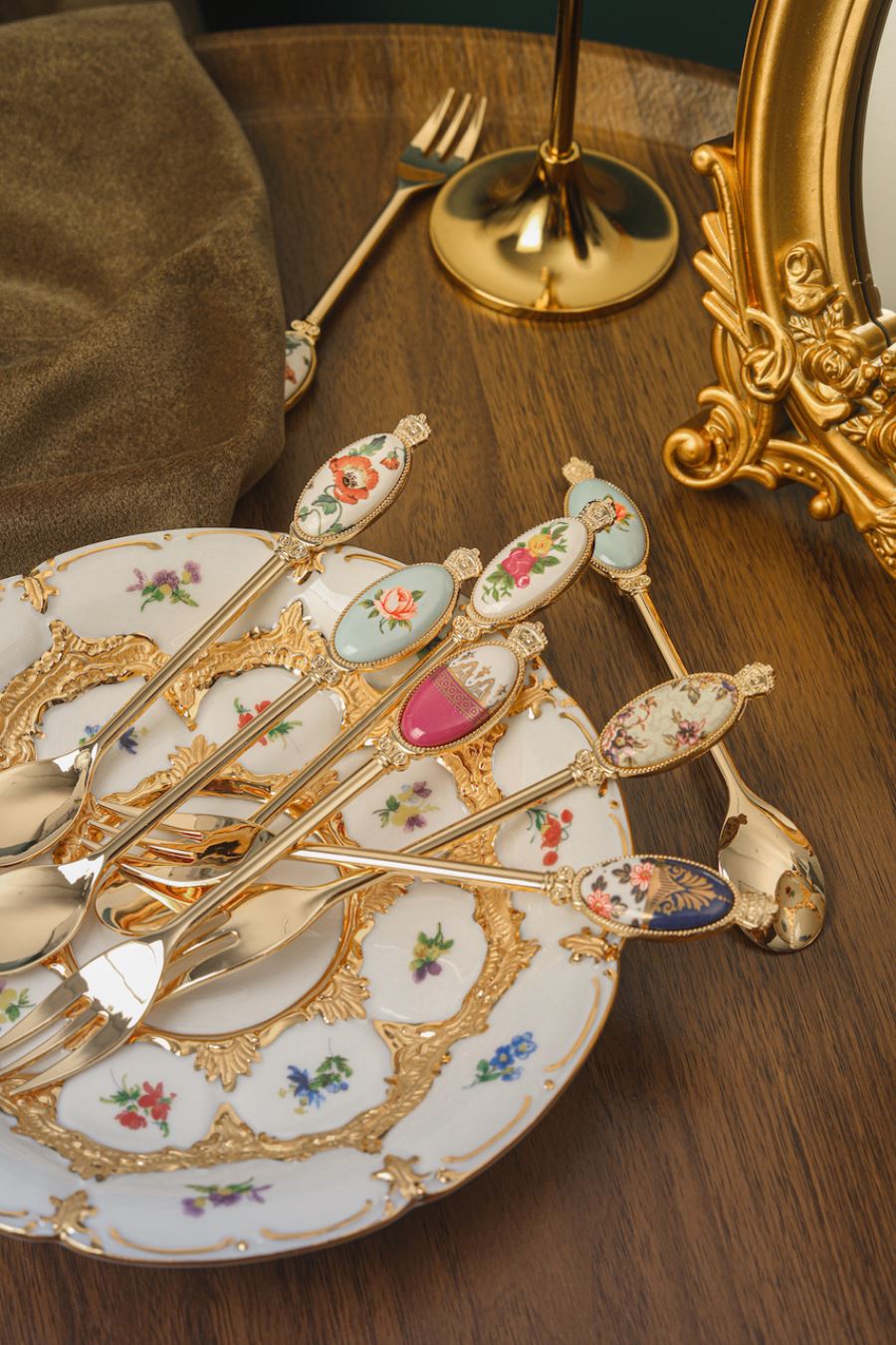 เซ็ตช้อนส้อมสไตล์วินเทจ พิมพ์สติกเกอร์ชื่อฟรี ทำเป็นของพรีเมี่ยม ของชำร่วยงานเเต่งงานได้