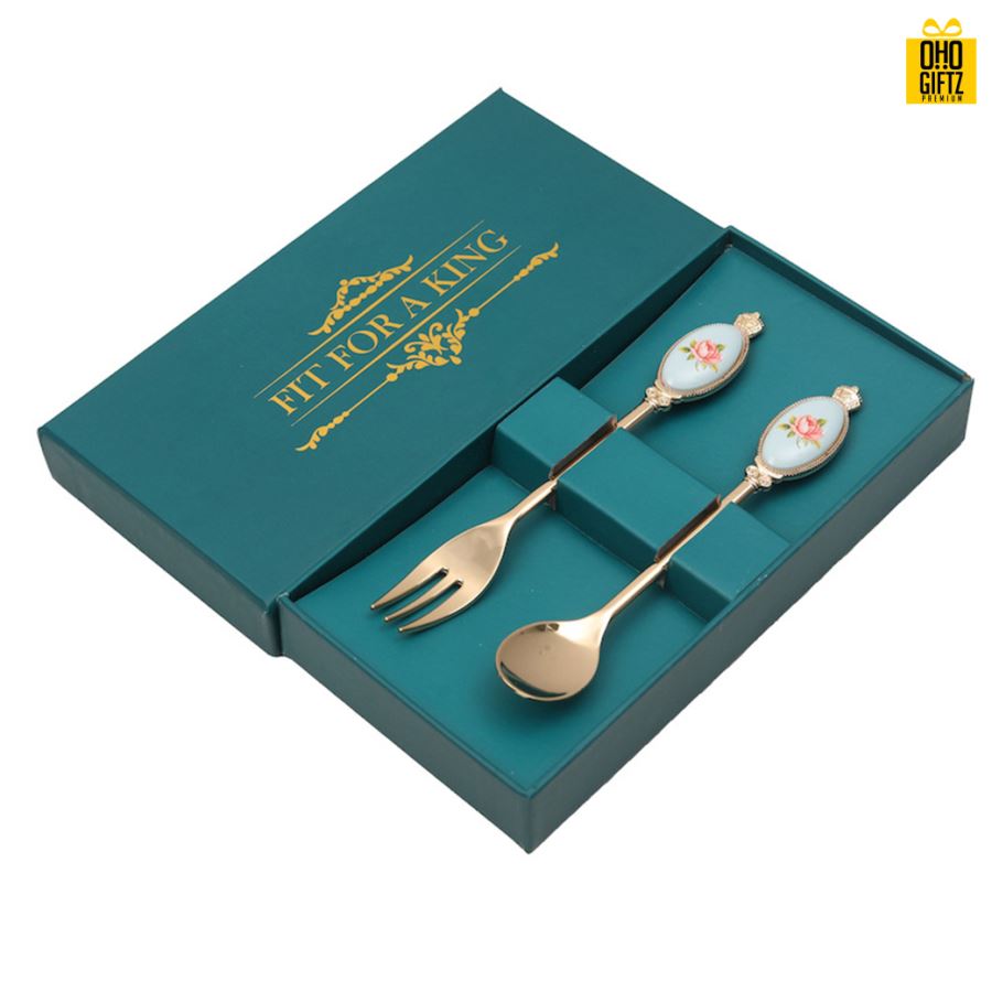 เซ็ตช้อนส้อมสไตล์วินเทจ พิมพ์สติกเกอร์ชื่อฟรี ทำเป็นของพรีเมี่ยม ของชำร่วยงานเเต่งงานได้