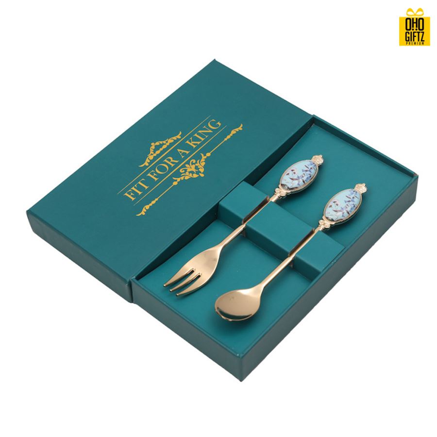 เซ็ตช้อนส้อมสไตล์วินเทจ พิมพ์สติกเกอร์ชื่อฟรี ทำเป็นของพรีเมี่ยม ของชำร่วยงานเเต่งงานได้