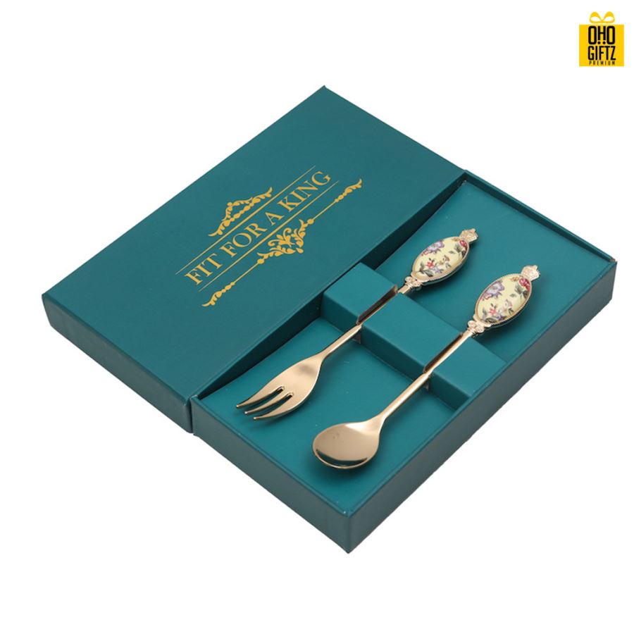 เซ็ตช้อนส้อมสไตล์วินเทจ พิมพ์สติกเกอร์ชื่อฟรี ทำเป็นของพรีเมี่ยม ของชำร่วยงานเเต่งงานได้