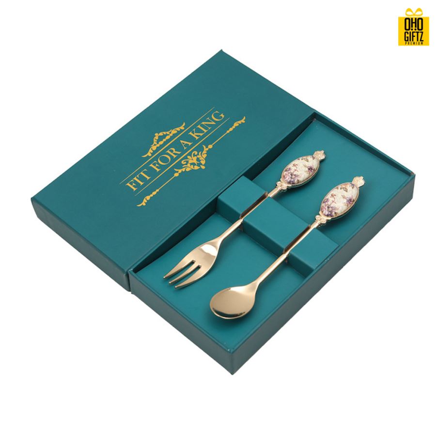 เซ็ตช้อนส้อมสไตล์วินเทจ พิมพ์สติกเกอร์ชื่อฟรี ทำเป็นของพรีเมี่ยม ของชำร่วยงานเเต่งงานได้