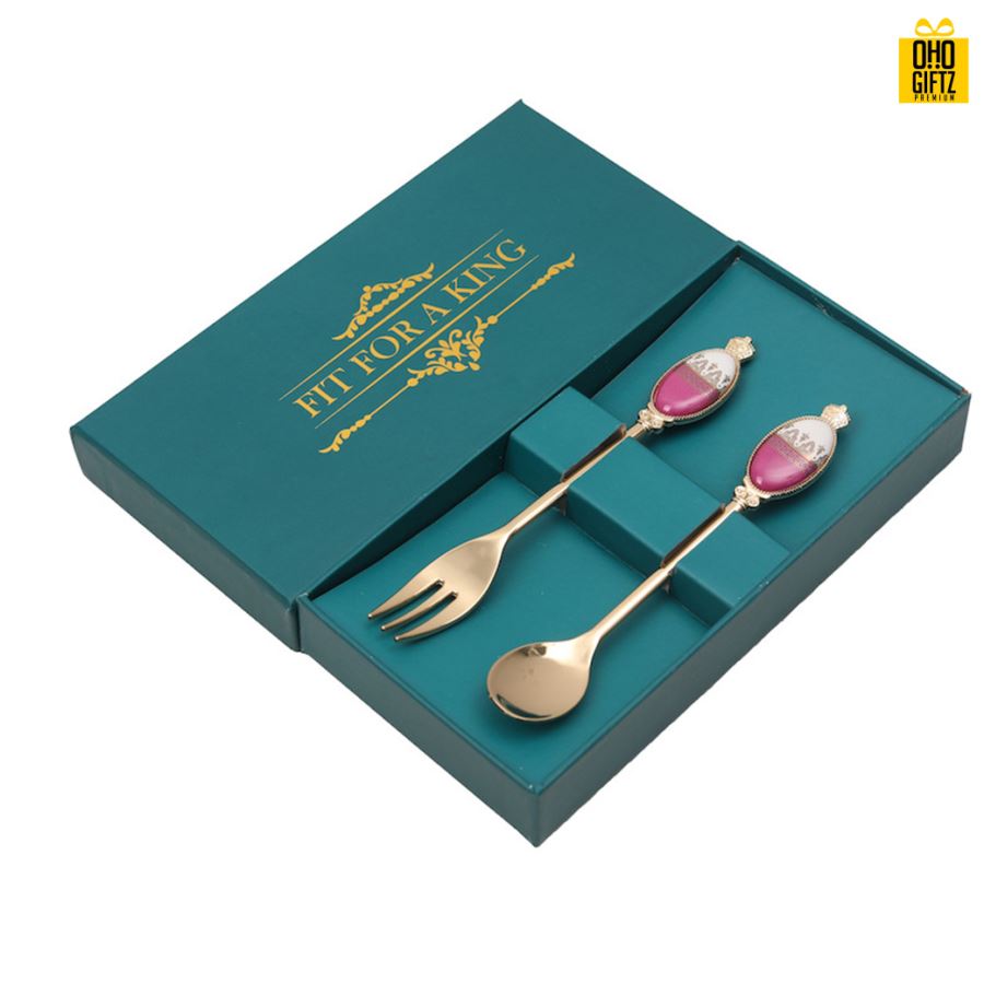 เซ็ตช้อนส้อมสไตล์วินเทจ พิมพ์สติกเกอร์ชื่อฟรี ทำเป็นของพรีเมี่ยม ของชำร่วยงานเเต่งงานได้