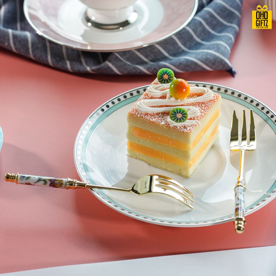 เซ็ตช้อนส้อมสแตนเลส พิมพ์สติกเกอร์ชื่อฟรี ทำเป็นของพรีเมี่ยม ของชำร่วยงานเเต่งงานได้