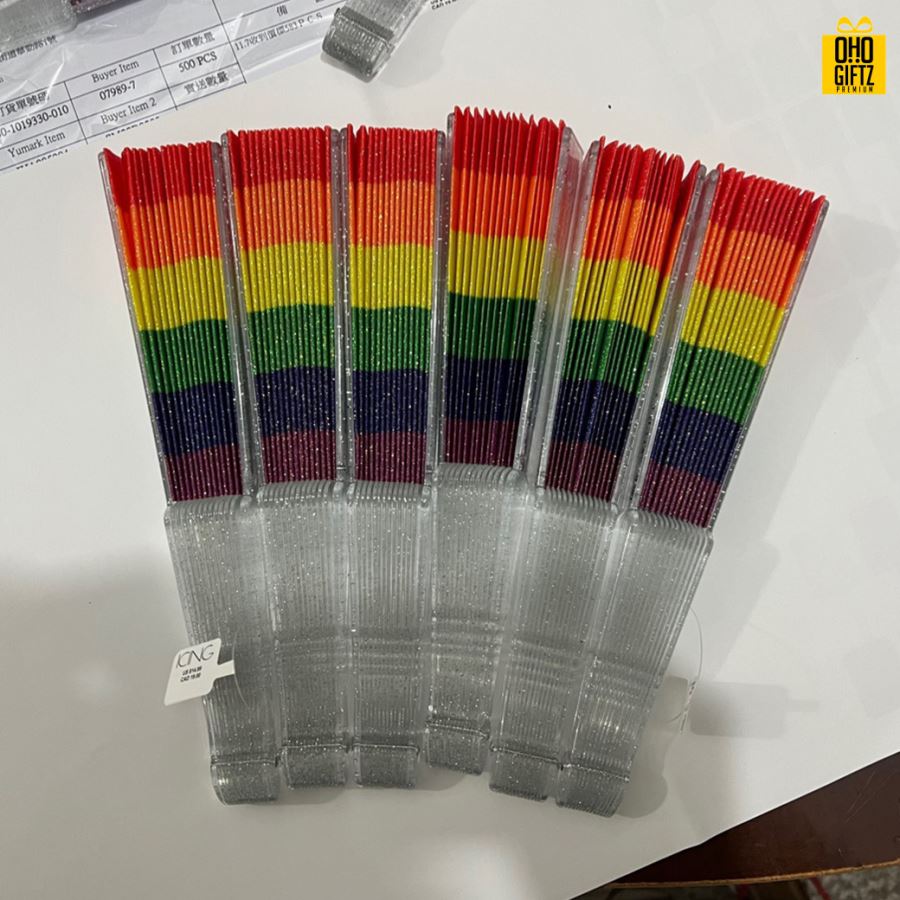 พัดสายรุ้ง สกรีนโลโก้ ทำเป็นสินค้าพรีเมี่ยม ของชำร่วย ของที่ระลึก