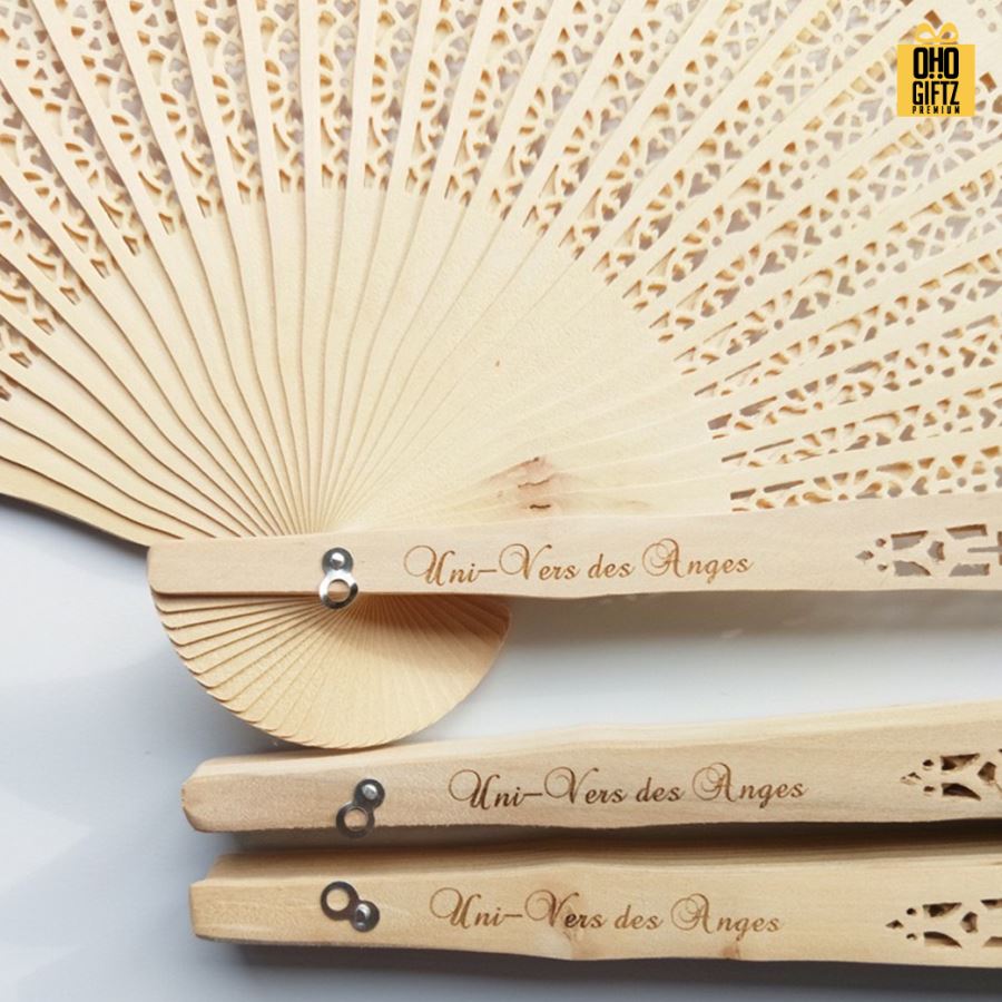 พัดไม้วินเทจฉลุ Laser โลโก้หรือข้อความ ทำเป็นสินค้าพรีเมี่ยม ของชำร่วย ของที่ระลึกได้