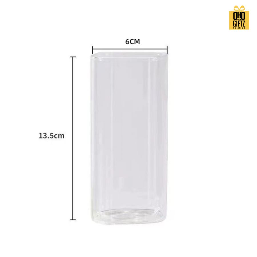 แก้วทรงสี่เหลี่ยมพร้อมฝาปิดและหลอด สกรีนชื่อ สกรีนโลโก้ ทำเป็นของพรีเมี่ยมได้