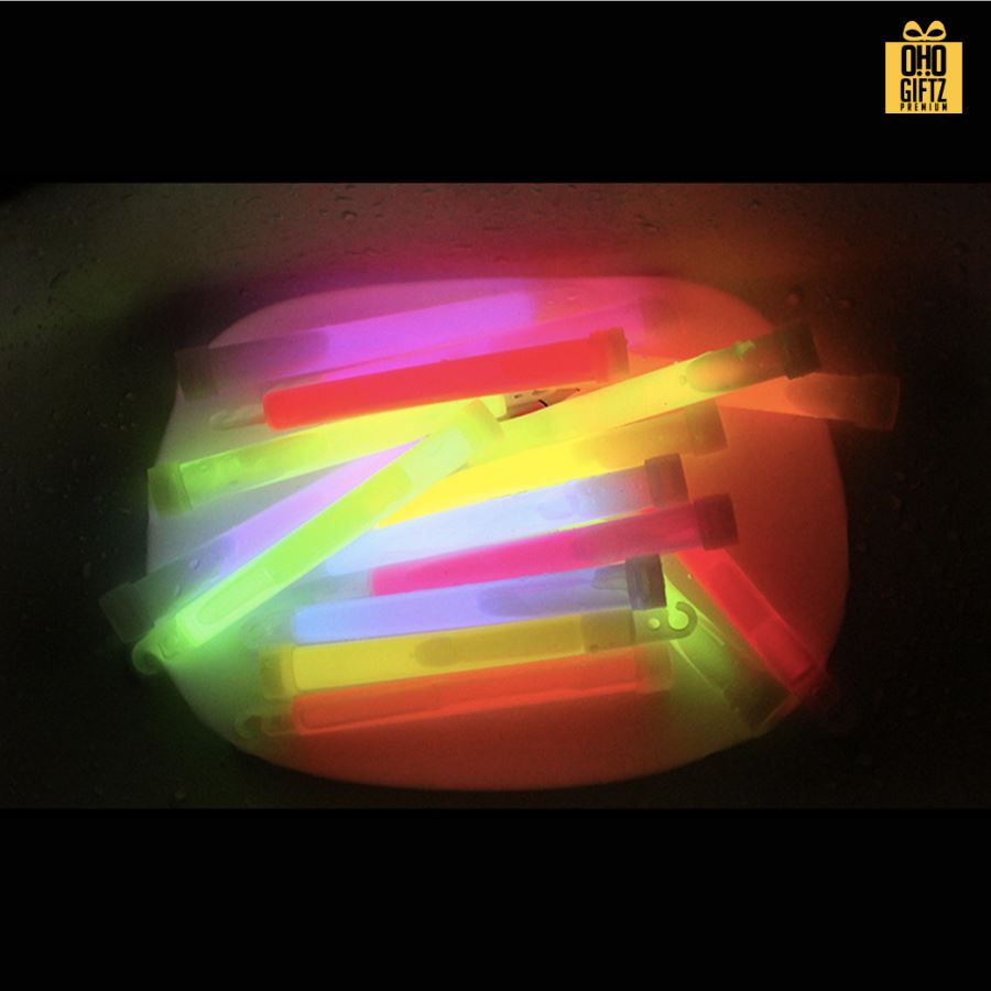 แท่งเรืองแสง 6 นิ้ว คละสี สกรีนชื่อ สกรีนโลโก้ ทำเป็นของพรีเมี่ยมได้  