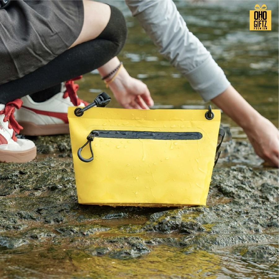 กระเป๋ากันน้ำสะพายได้ สกรีนโลโก้ ทำเป็นของพรีเมี่ยมได้