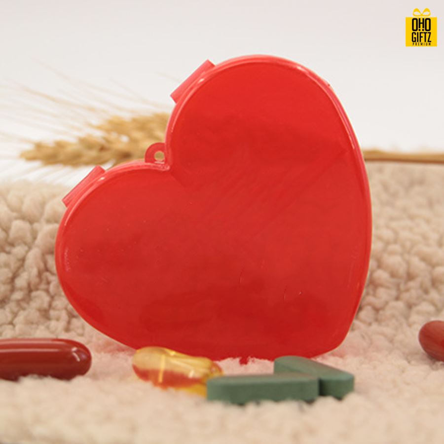 กล่องใส่ยารูปหัวใจ 3 ช่อง สกรีนชื่อ สกรีนโลโก้ ทำเป็นของพรีเมี่ยมได้