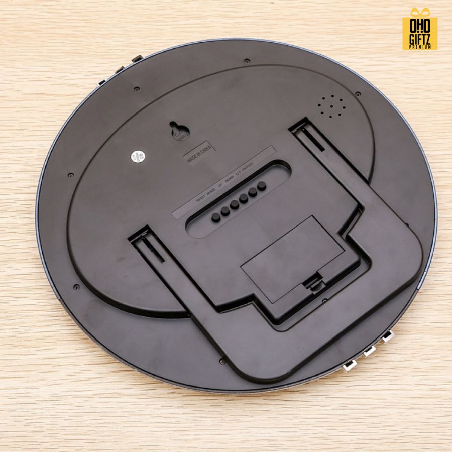 นาฬิกาฟุตบอลมัลติฟังชั้น บอกเวลา ปฏิทิน อุณหภูมิ สกรีนชื่อ สกรีนโลโก้ ทำเป็นของพรีเมี่ยมได้ 