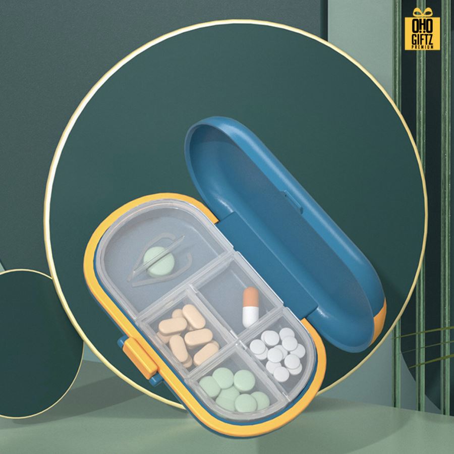 กล่องยา 4 ช่อง มีที่ตัดเม็ดยา สกรีนชื่อ สกรีนโลโก้ ทำเป็นของพรีเมี่ยมได้