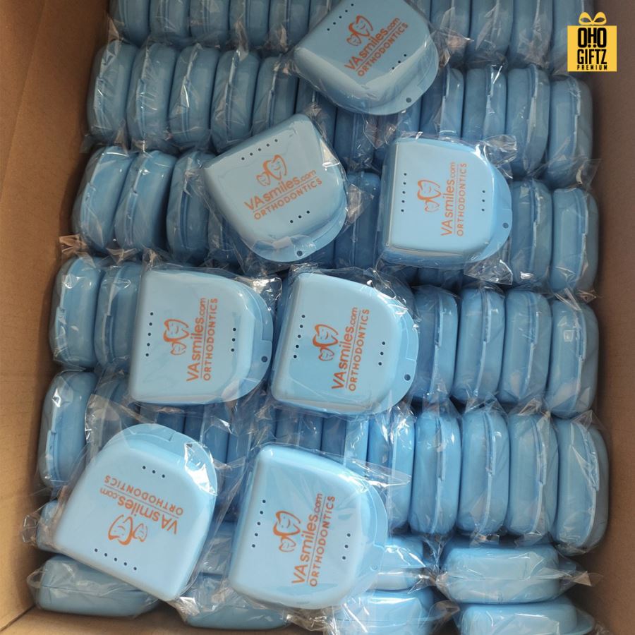 กล่องใส่รีเทนเนอร์หลากสี สกรีนโลโก้ ทำเป็นของพรีเมี่ยมได้