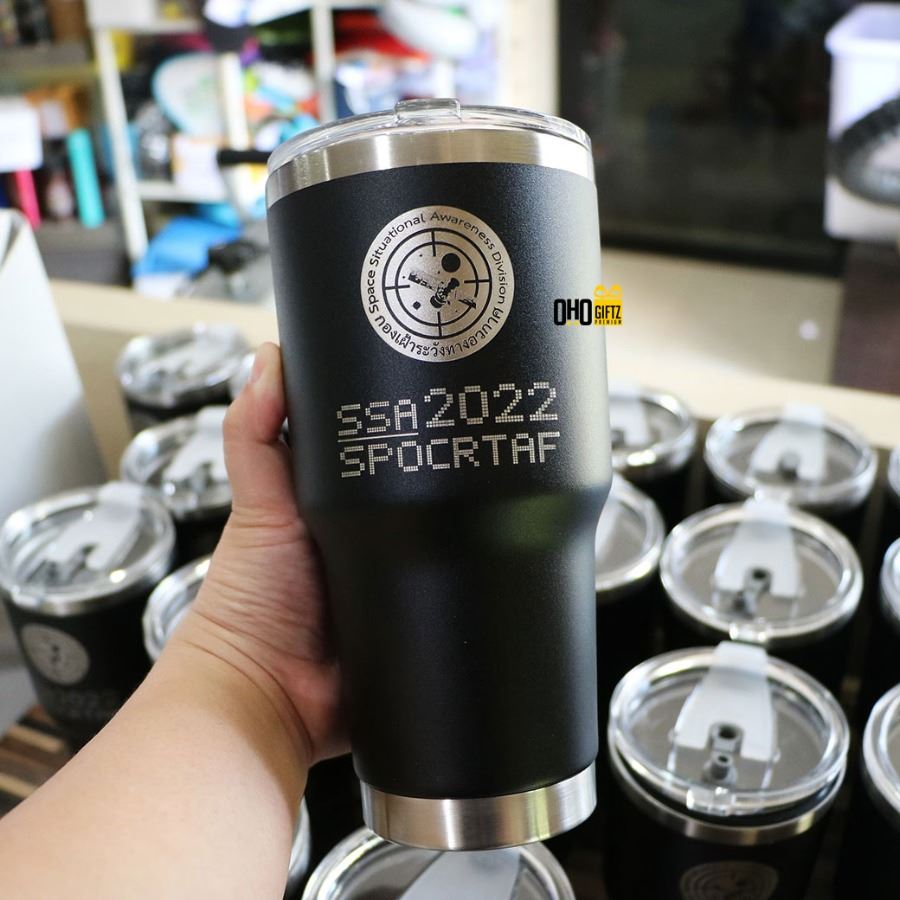 แก้วสแตนเลสเก็บความเย็นขอบสีเงิน สกรีนโลโก้ ทำเป็นของพรีเมี่ยมได้ โปรแจกปีใหม่ ฮิตตลอดกาล