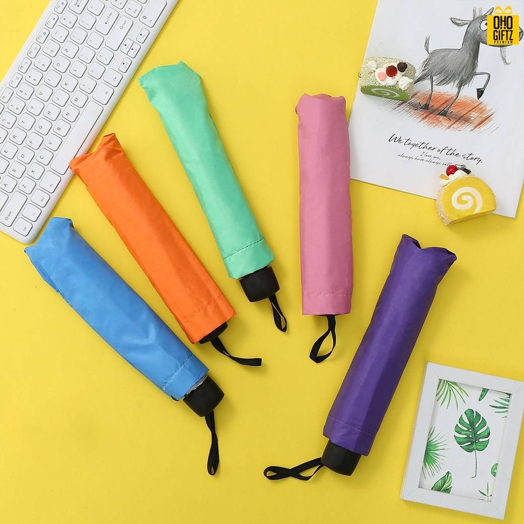 ร่ม 3 พับสีทูโทนเงินพร้อมปลอกใส่โครง 8 ก้าน สกรีนโลโก้ ทำเป็นสินค้าพรีเมี่ยม 