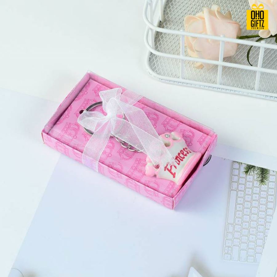 พวงกุญแจเรซิ่นพร้อมกล่อง พิมพ์สติกเกอร์ชื่อฟรี ทำเป็นของพรีเมี่ยม ของชำร่วยงานเเต่งงานได้