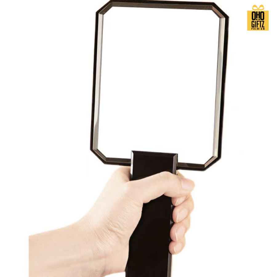 กระจกถือทรงเหลี่ยมตัดมุม สกรีนชื่อ สกรีนโลโก้  ทำเป็นของพรีเมี่ยมได้