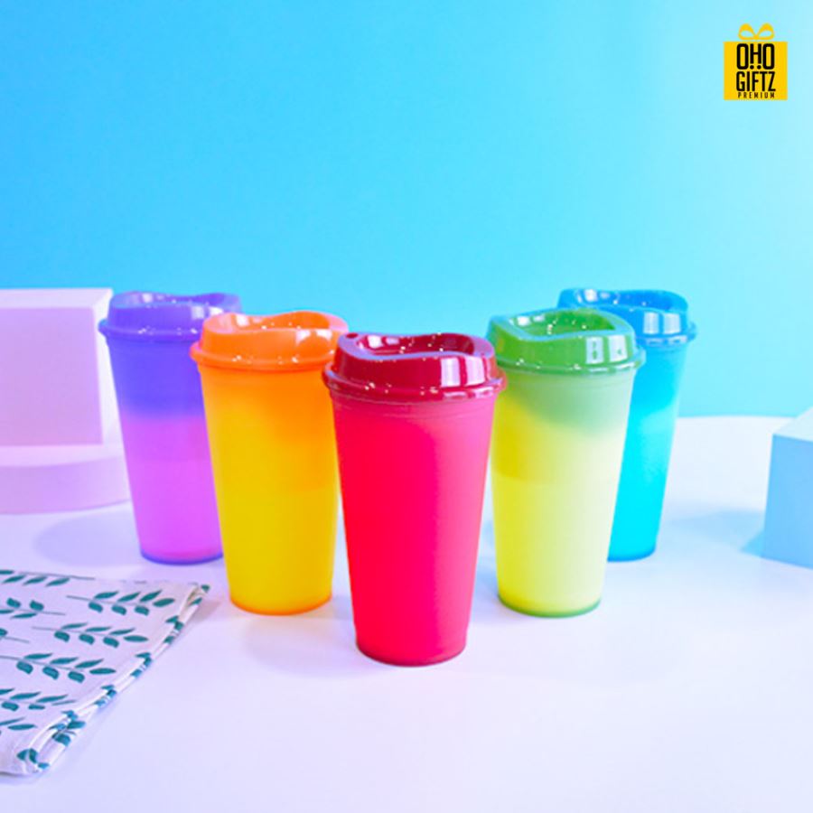 แก้วน้ำเปลี่ยนสี สกรีนชื่อ สกรีนโลโก้  ทำเป็นของพรีเมี่ยมได้ 