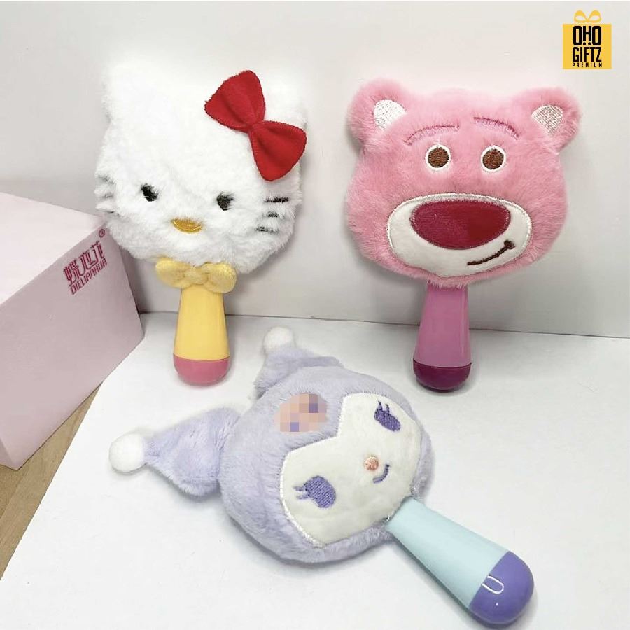 กระจกถือตุ๊กตาผ้า ดีไซน์ตามต้องการ สกรีนชื่อ สกรีนโลโก้ ทำเป็นของพรีเมี่ยมได้