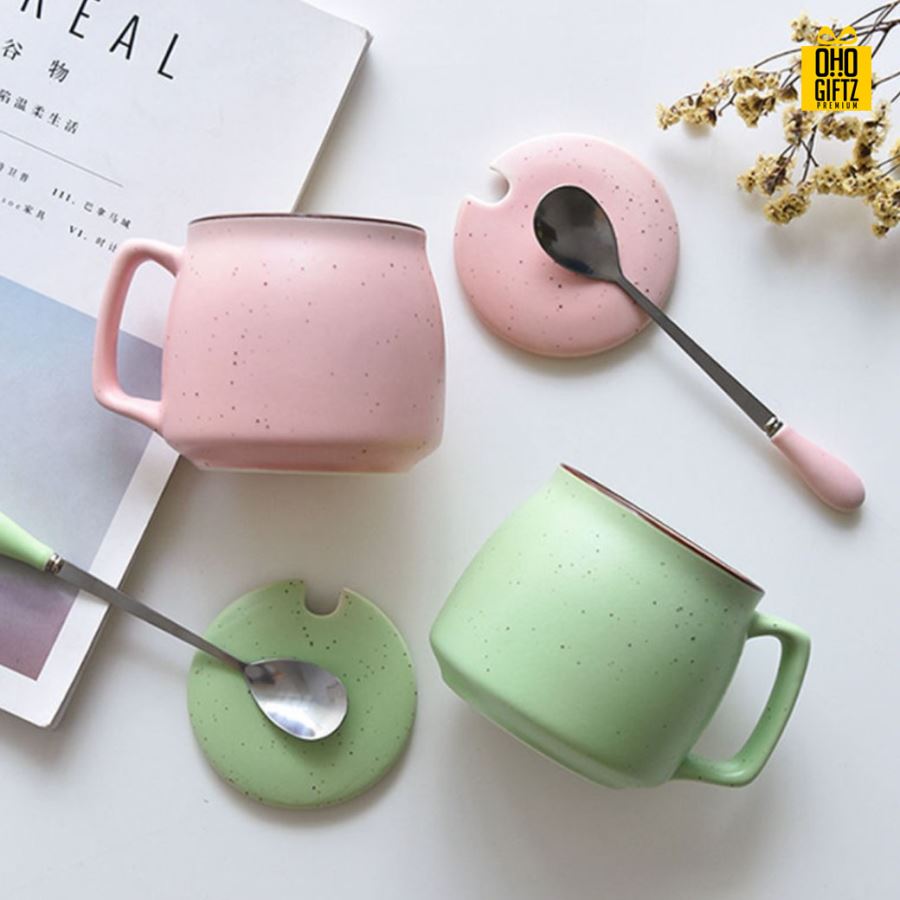 แก้วกาแฟแบบมีฝาปิด สกรีนชื่อ สกรีนโลโก้ทำเป็นของพรีเมี่ยมได้ 