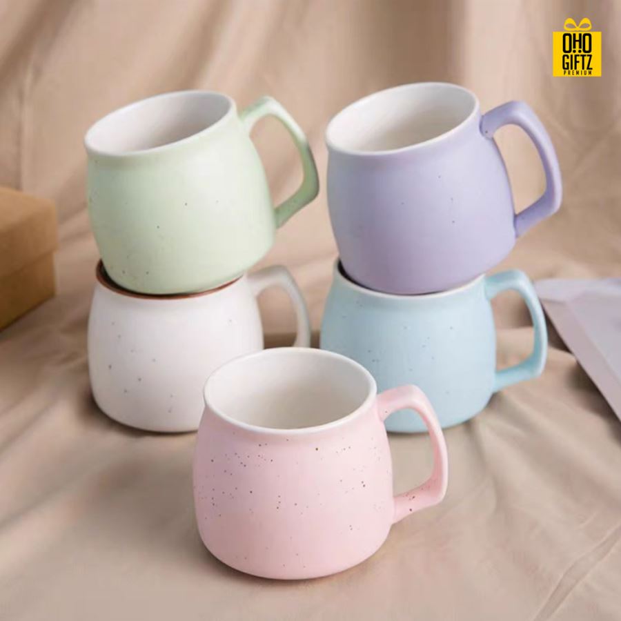 แก้วกาแฟแบบมีฝาปิด สกรีนชื่อ สกรีนโลโก้ทำเป็นของพรีเมี่ยมได้ 