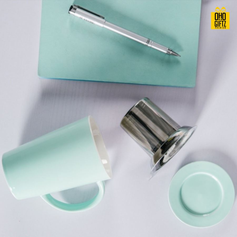 แก้วมัคพร้อมฝาปิด สกรีนชื่อ สกรีนโลโก้ทำเป็นของพรีเมี่ยมได้ 