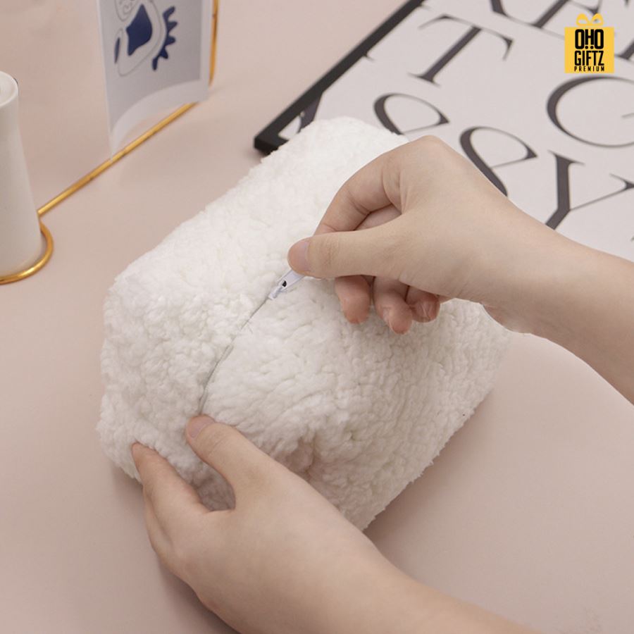  กระเป๋าเครื่องสำอางขนปุย ผลิตโลโก้ ติดลาเบล ทำเป็นของพรีเมี่ยม