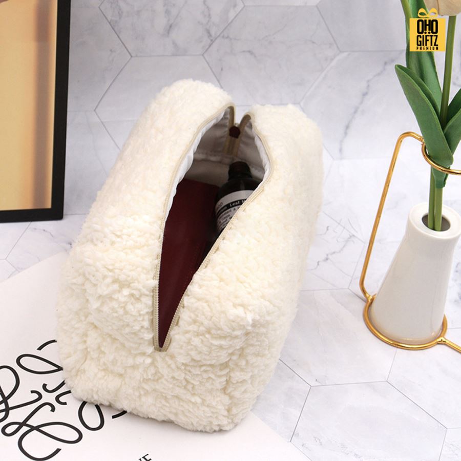  กระเป๋าเครื่องสำอางขนปุย ผลิตโลโก้ ติดลาเบล ทำเป็นของพรีเมี่ยม