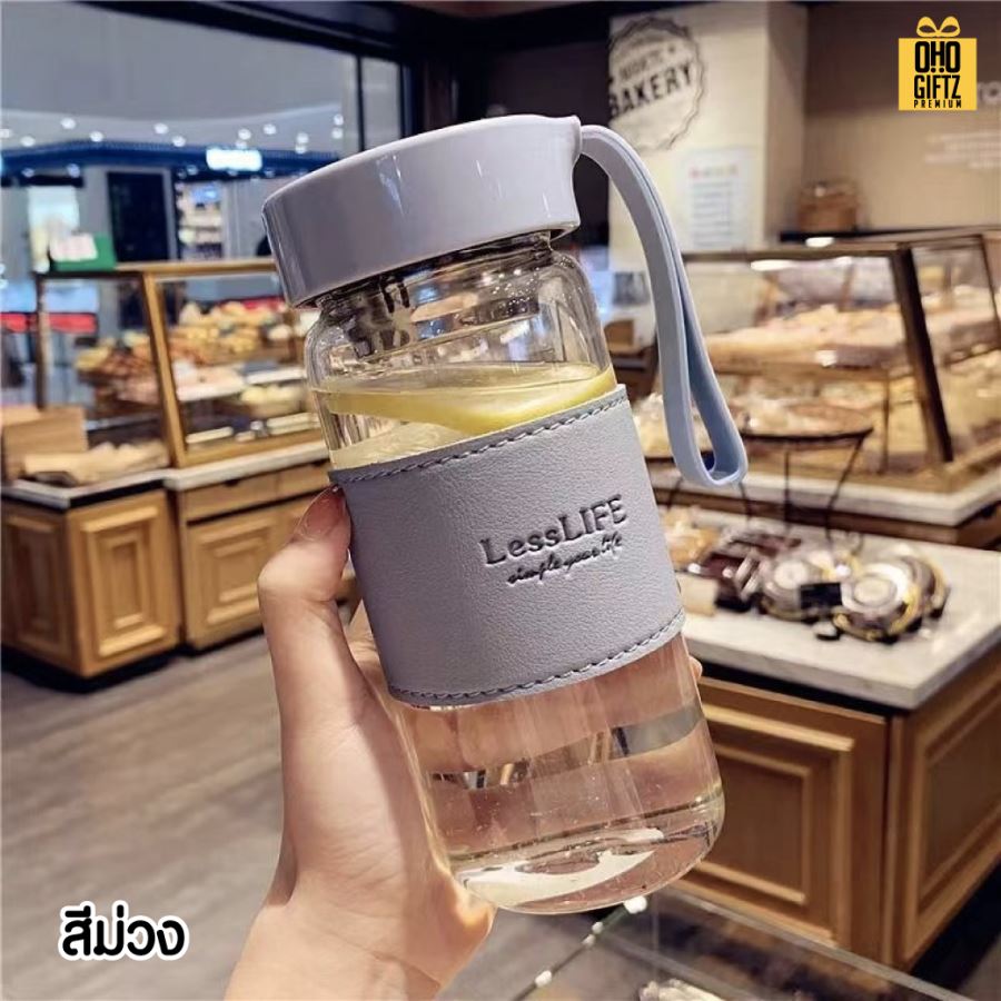 ขวดพลาสติกมีหูหิ้ว และปลอกจับหนัง PU สกรีนโลโก้ ทำเป็นของพรีเมี่ยมได้