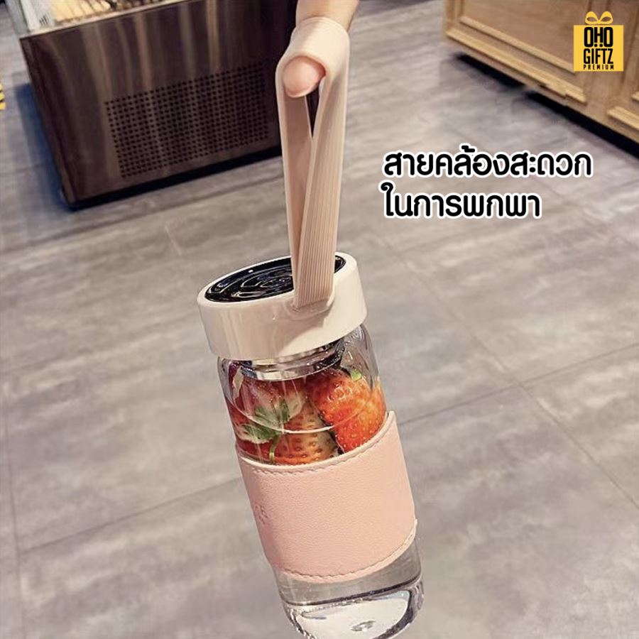 ขวดพลาสติกมีหูหิ้ว และปลอกจับหนัง PU สกรีนโลโก้ ทำเป็นของพรีเมี่ยมได้