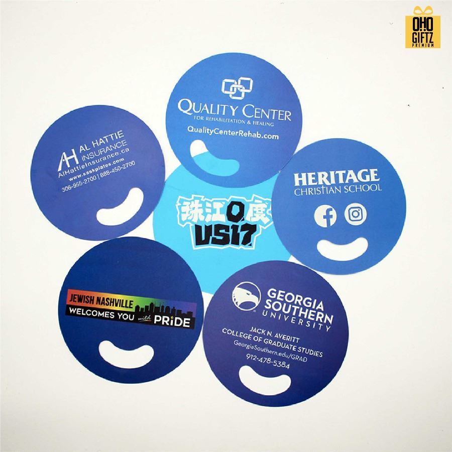 พัดพลาสติก PP มีที่จับในตัว สกรีนไม่จำกัดสี ทำเป็นสินค้าพรีเมี่ยม ของชำร่วย ของที่ระลึกได้