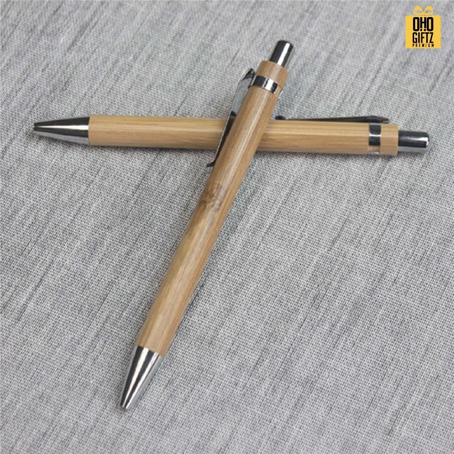 ชุดปากกาด้ามไม้ไผ่ แบบกดและทัชสกรีน สกรีนชื่อ สกรีนโลโก้ ทำเป็นของพรีเมี่ยมได้