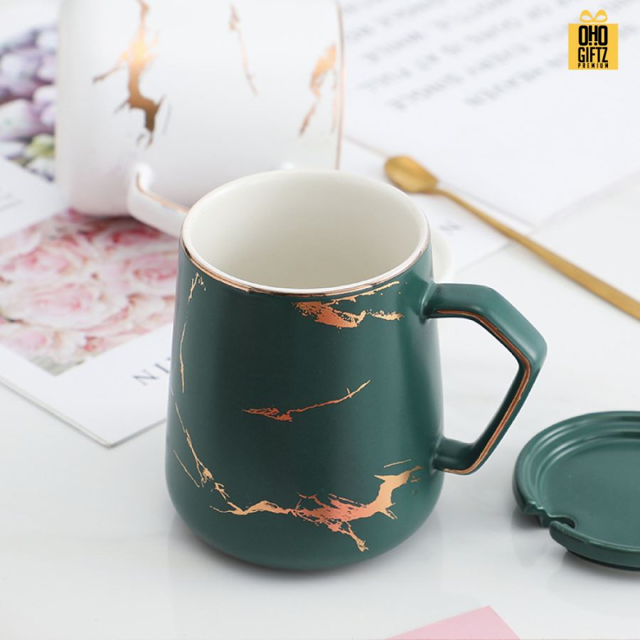 แก้วเซรามิคลายหินอ่อนริ้วทองพร้อมช้อนทอง สกรีนชื่อ สกรีนโลโก้ ทำเป็นของพรีเมี่ยมได้