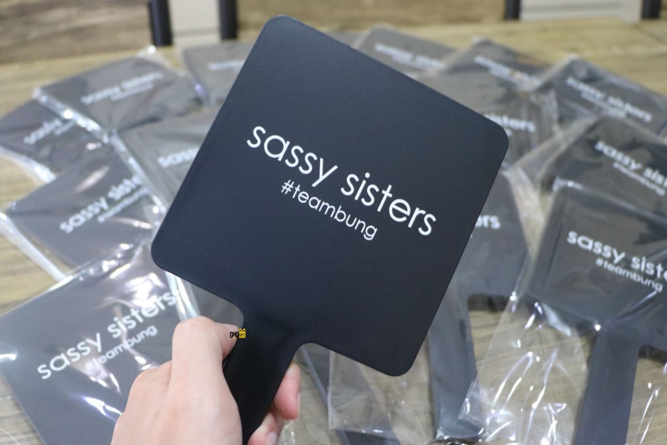 กระจก Hand Mirror mini size สกรีนโลโก้ฟรี1สี1จุด!! ทำเป็นของพรีเมี่ยมได้
