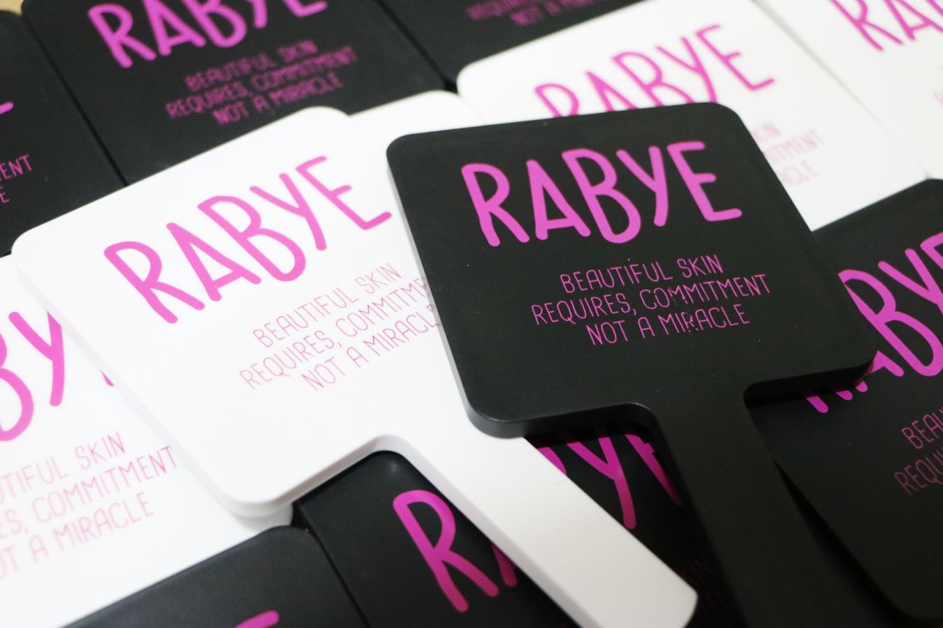 กระจก Hand Mirror mini size สกรีนโลโก้ฟรี1สี1จุด!! ทำเป็นของพรีเมี่ยมได้