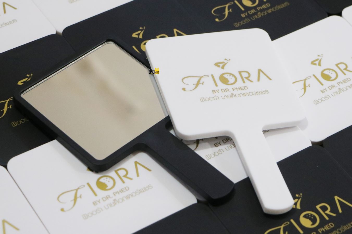 กระจก Hand Mirror mini size สกรีนโลโก้ฟรี1สี1จุด!! ทำเป็นของพรีเมี่ยมได้