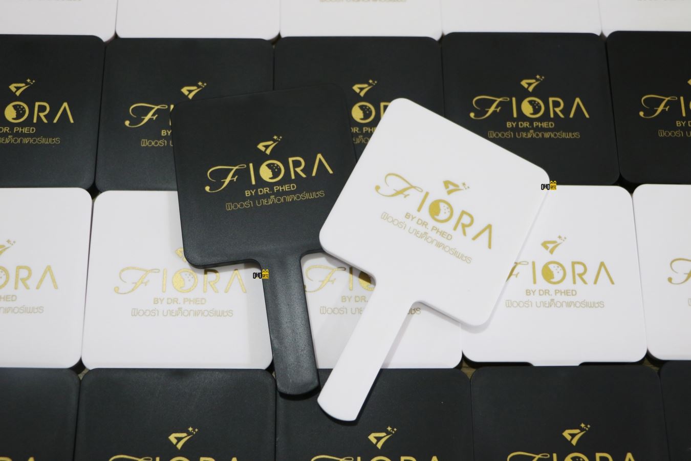 กระจก Hand Mirror mini size สกรีนโลโก้ฟรี1สี1จุด!! ทำเป็นของพรีเมี่ยมได้