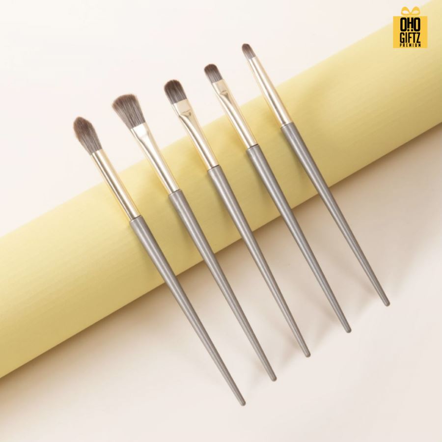 ชุดแปรงแต่งหน้า 8 ชิ้น พร้อมกระเป๋าหนัง PU สกรีนโลโก้ สกรีนชื่อร้าน ทำเป็นของพรีเมี่ยมได้