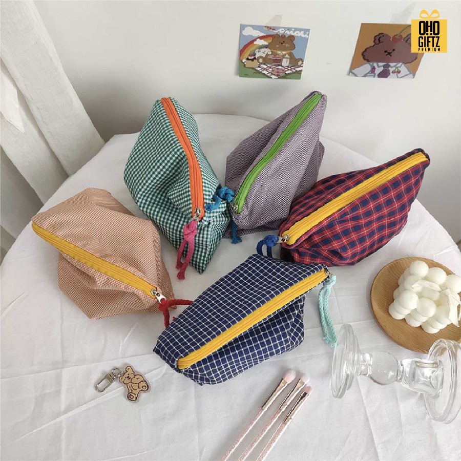 กระเป๋าผ้าใส่เครื่องสำอางลายสก็อต สกรีนโลโก้ ทำเป็นของพรีเมี่ยมได้