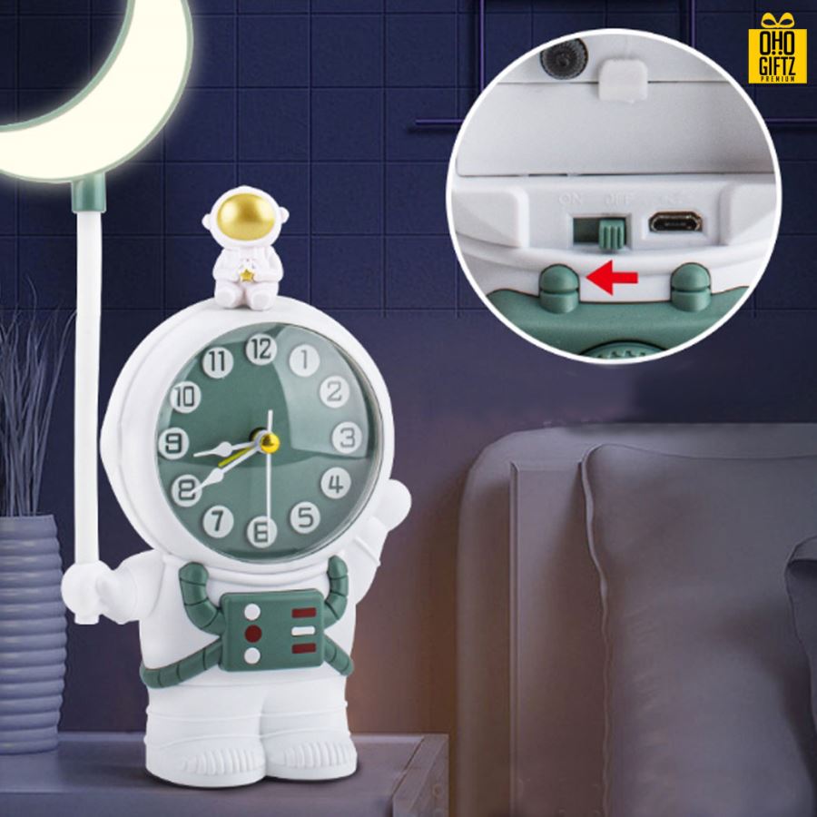 นาฬิกาปลุกนักบินอวกาศพร้อมโคมไฟแบบตั้งโต๊ะ สกรีนชื่อ สกรีนโลโก้ ทำเป็นของพรีเมี่ยมได้ 