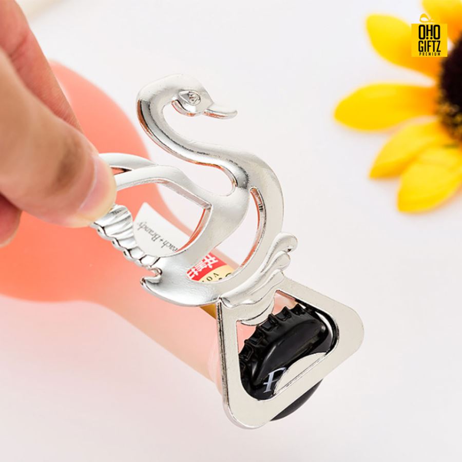 ที่เปิดขวดรูปหงส์ พิมพ์สติกเกอร์ชื่อฟรี ทำเป็นของพรีเมี่ยม ของชำร่วยงานเเต่งงานได้