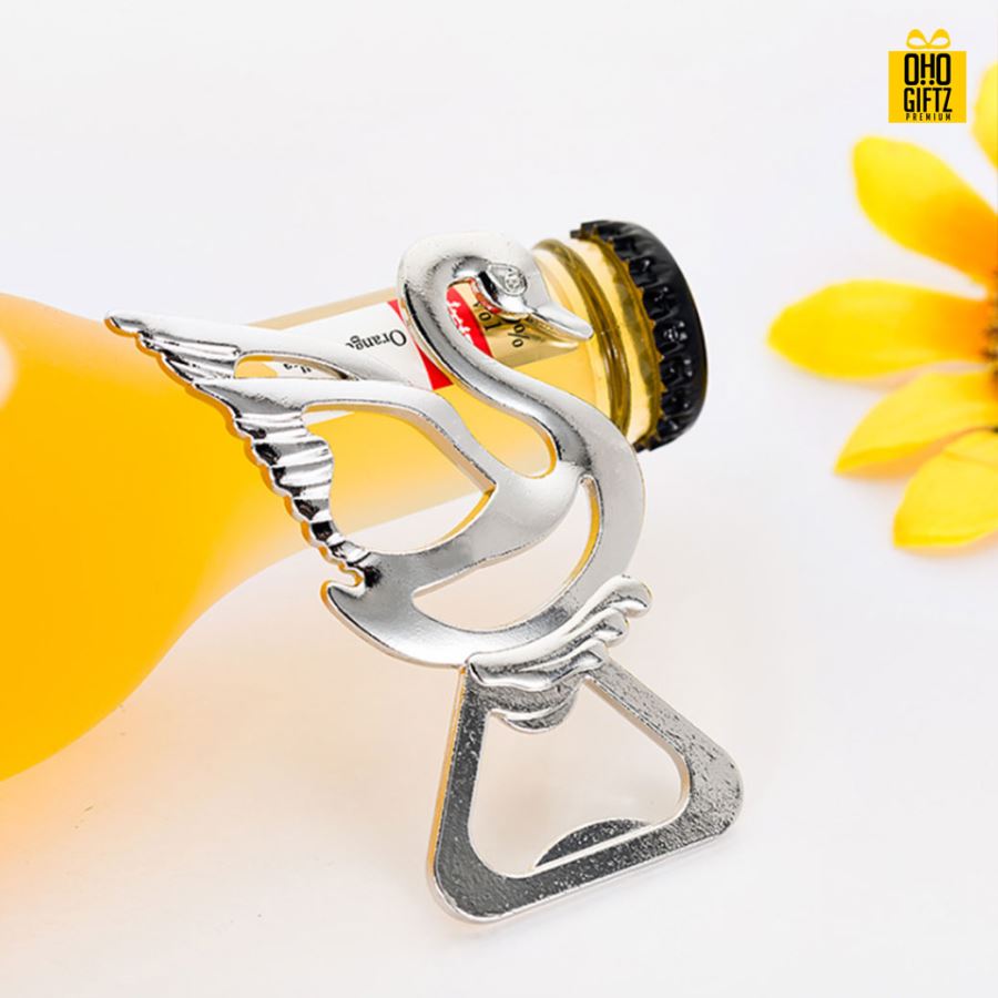 ที่เปิดขวดรูปหงส์ พิมพ์สติกเกอร์ชื่อฟรี ทำเป็นของพรีเมี่ยม ของชำร่วยงานเเต่งงานได้