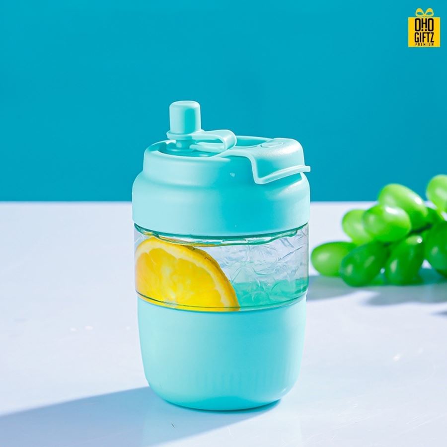 ถ้วยแก้วพร้อมหลอด สกรีนชื่อ โลโก้ฟรี  ทำเป็นของพรีเมี่ยมได้