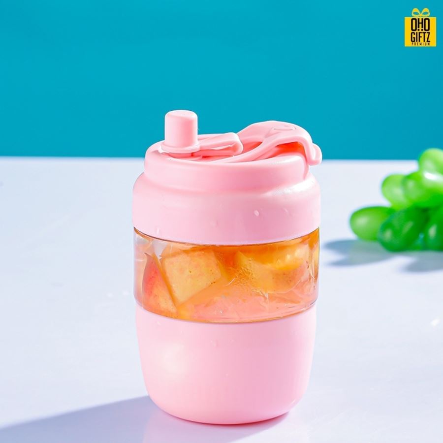 ถ้วยแก้วพร้อมหลอด สกรีนชื่อ โลโก้ฟรี  ทำเป็นของพรีเมี่ยมได้