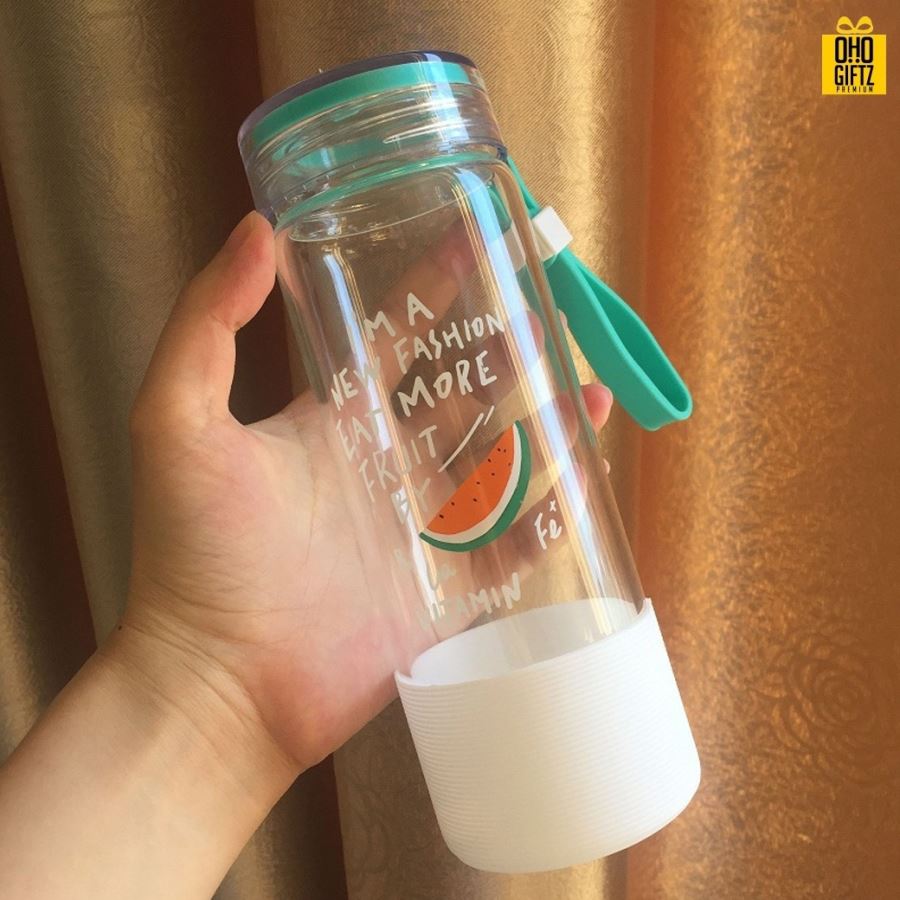 ขวดแก้วพร้อมหูหิ้ว สกรีนชื่อ โลโก้ฟรี  ทำเป็นของพรีเมี่ยมได้