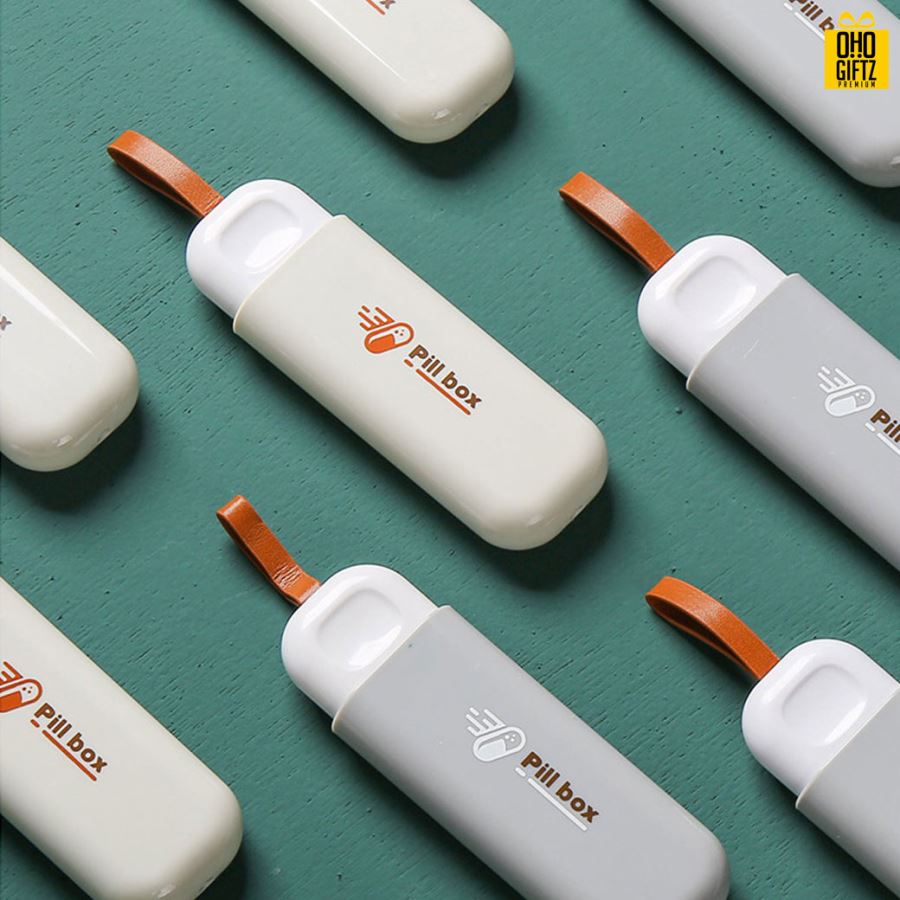 กล่องเก็บยาแบบพกพา สกรีนชื่อ สกรีนโลโก้ ทำเป็นของพรีเมี่ยมได้