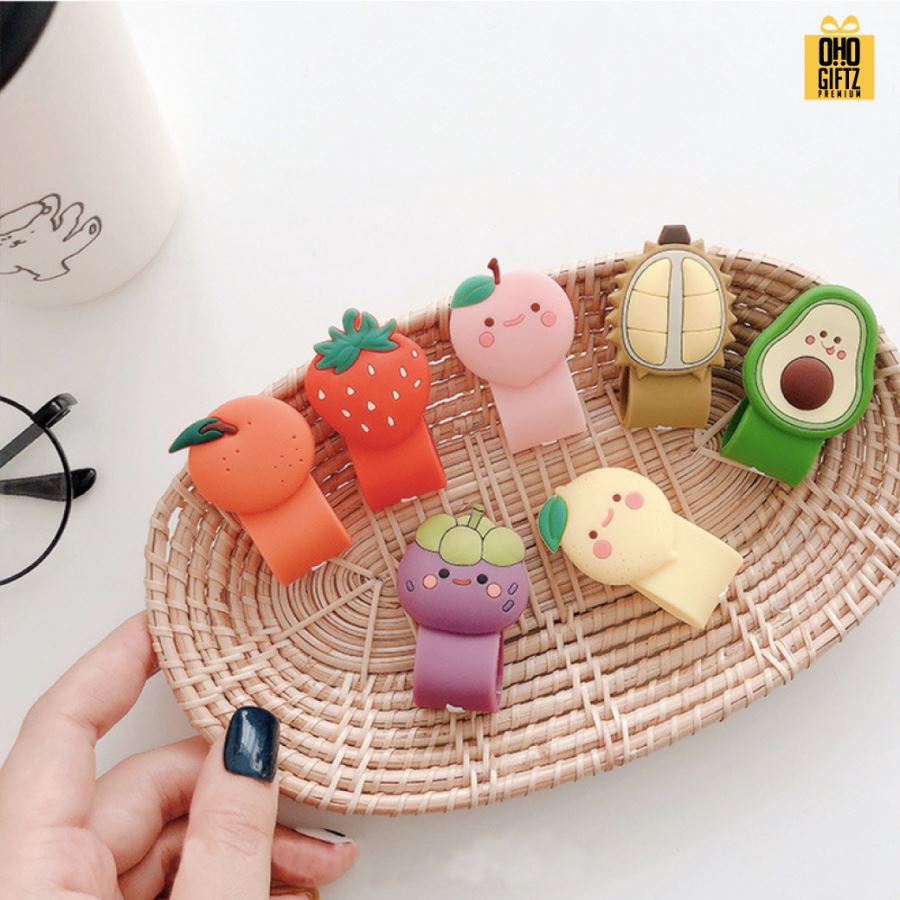 ที่รัดเก็บสายชาร์จสายหูฟัง รับผลิตรูปทรงและขนาดตามต้องการ สกรีนชื่อ สกรีนโลโก้ ทำเป็นของพรีเมี่ยมได้ 